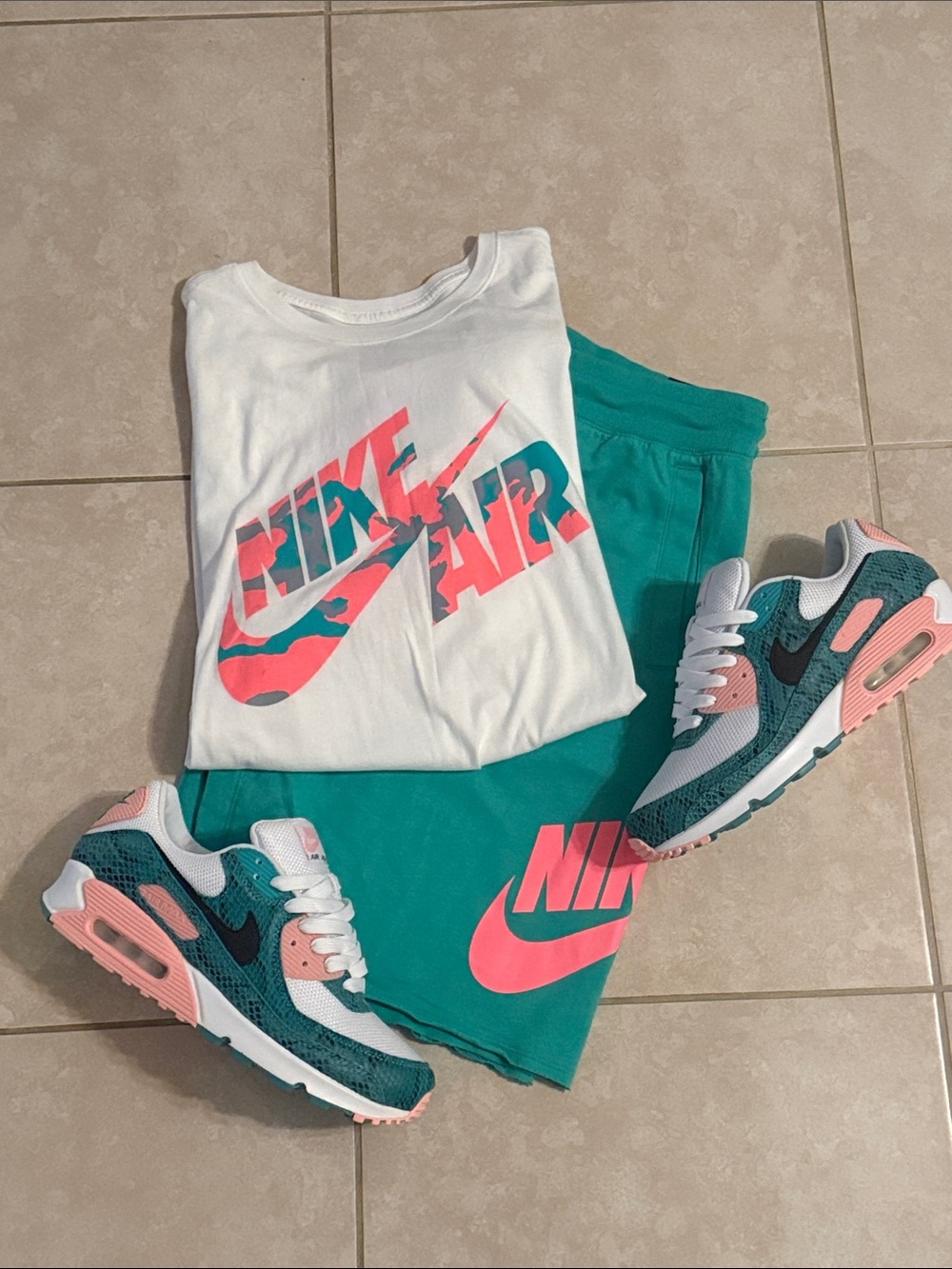 Men’s Nike Alumni fleece Shorts and shirt set.
